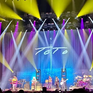 Love the #Toto classics! Sing it with me: "All I wanna do when I wake up in the morning is see your eyes #Rosanna, #Rosanna".