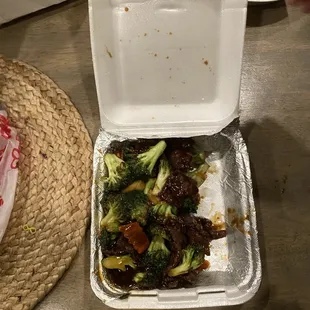 poorly contained sauce. juice spilled out of box into bag.