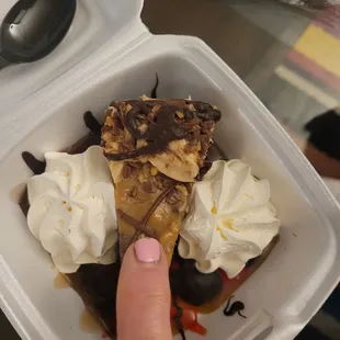 Had desert, thought it tasted very good, but VERY skimpy, expected more than 4 bites!