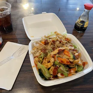 Garlic Chiken w Chow Mein Lunch special.