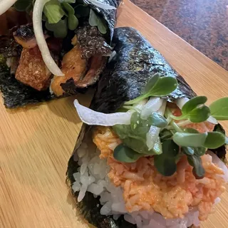 Salmon Hand Roll