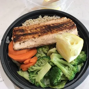 Salmon Veggie Bowl, 500 cal.