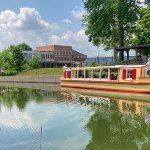 The "Delphi" Canal Boat approaching the boarding dock.