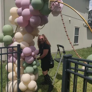 Gina creating balloon arch