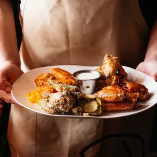 food, chicken wings and fried chicken