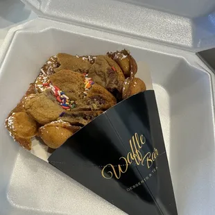 Cookieapolis Waffle (ice cream on the side)