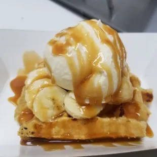 Banana icecream caramel sauce