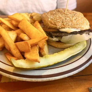 Cheeseburger w/steak fries