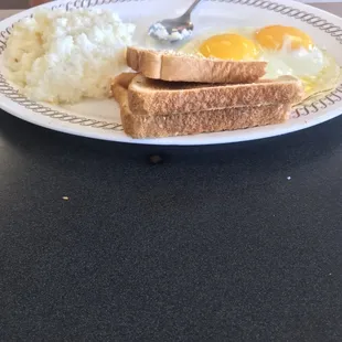 Eggs bacon grits