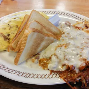 hashbrowns with chili and gravy. #smart