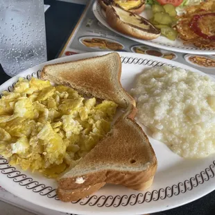 Scrambled eggs , toast and creamy grits