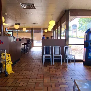 Right side of restaurant a d countertop dinning.