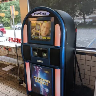 Jukebox was spinning some good old school tunes..