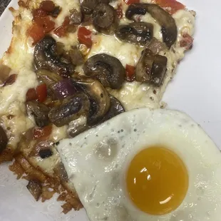 Crustless Breakfast Pizza no carbs mushroom peppers and onions , sunny up egg