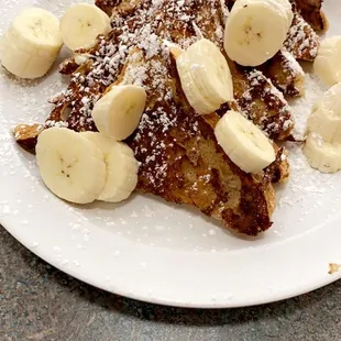 French toast w/ powdered sugar and bananas