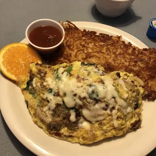 My bacon omelette with hash browns! Amazing!