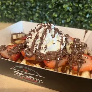 Waffle with strawberry &amp; banana