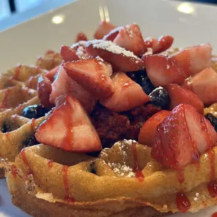 Megaberry waffle (vegan).