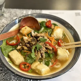 Tofu vegetarian udon
