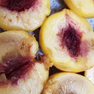sliced peaches on a plate