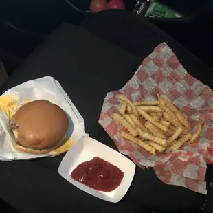 Single cheeseburger with fries