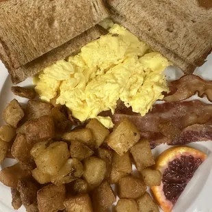 Wagon wheel breakfast with crispy home fries! I love them!