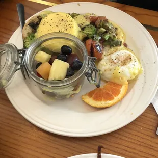 Vegetable medley Benedict with fruit cup