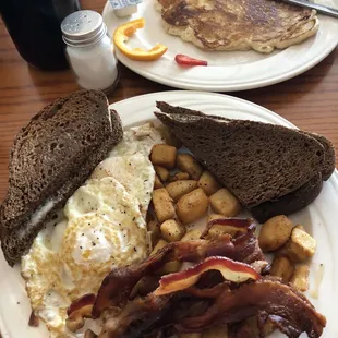 Wagon wheel breakfast and single pancake side