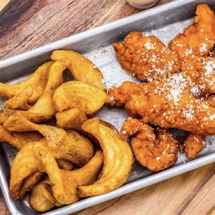 fried chicken wings, bbq wings, chicken wings and fried chicken, fried chicken, chicken wings, food, poultry, chicken, bbq chicken