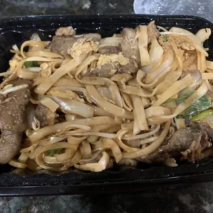 Chow Fun (Beef with Flat Rice Noodle)