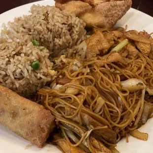 Lunch Lo Mein meal with pork, beef, and shrimp