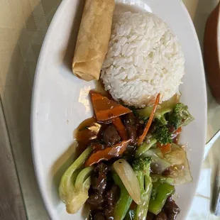 Lunch special - beef w mixed veggies &amp; spring roll