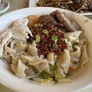 Oil sprinkled noodles when it&apos;s hot outside