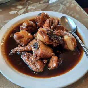 Short ribs in brown sauce