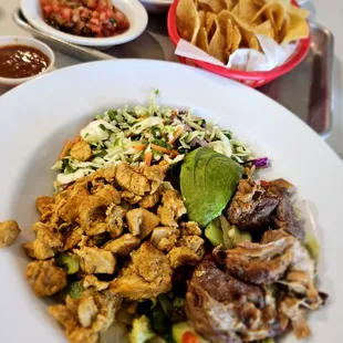 Protein bowl with spicy chicken breast and carnitas