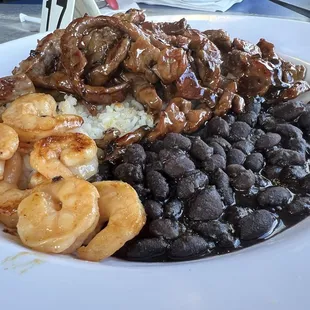 Steak and shrimp Maui bowl with black beans!!!