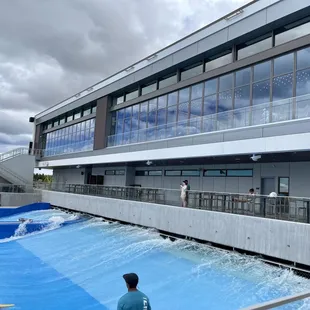 Wave pool &amp; The Lookout restaurant - VN