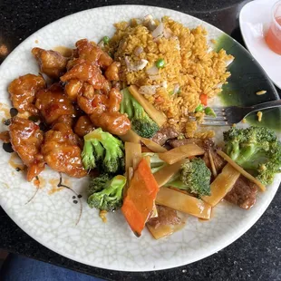 1. General Tso's Chicken Lunch Special
