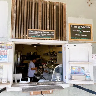 pick up window can order dessert too