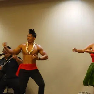 Entertainment from the outstanding Polynesian Cultural Center!