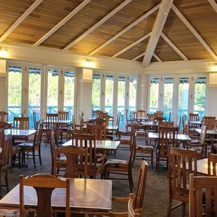 Empty dining room on 3/6/2022 around 8am