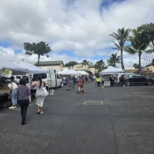 2/25/24 vendors still up to half a row of parking stalls