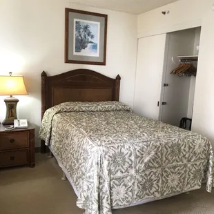Full size bed