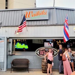 Storefront (11/30/21). @WaikikiBrewCo #Waikiki #Honolulu #CraftBeer #Beer