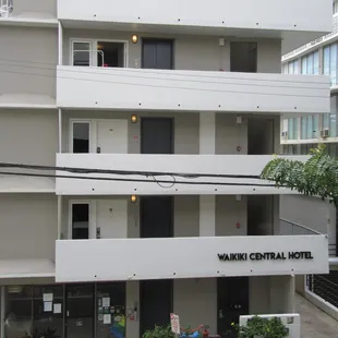 front of waikiki central hotel