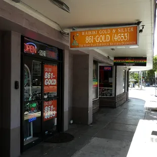 In the building on the Diamond Head side of Kalakaua and on the corner of King