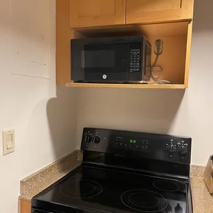 Stove/Microwave and fridge to the right not pictured