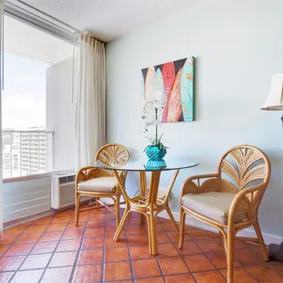 Beachcomber dining for 4