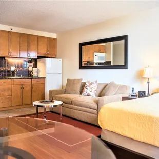 Peacock with full kitchen