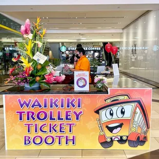 Book a tour at the Waikiki Trolley to see all of Oahu&apos;s famous sites.